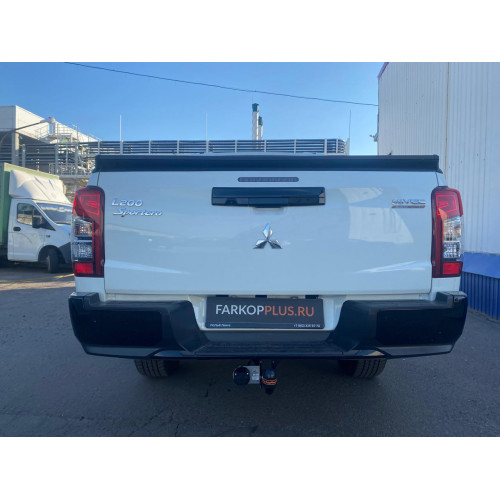 Фаркоп Лидер Плюс на MITSUBISHI L200 2015– Арт. M117-A (с бампером и без бампера с сохранением штатной трубы)