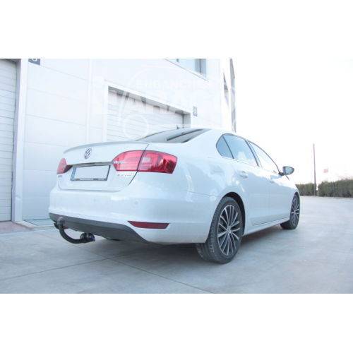 Фаркоп ARAGON на VOLKSWAGEN Jetta 2010–2015  Арт. E0402CV 